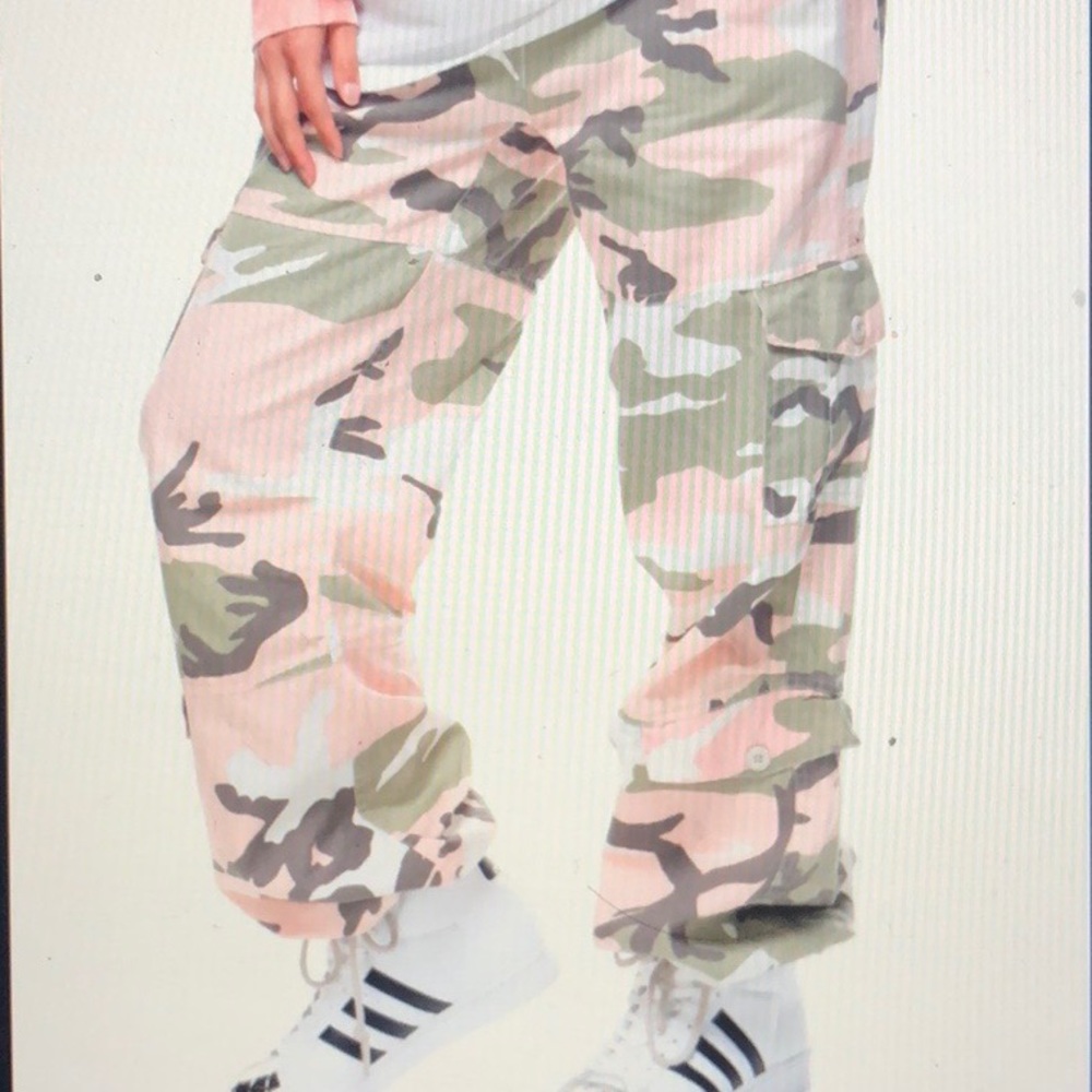 Ladies pink camo cargo pants